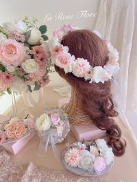 白とコーラルピンクとベージュピンクの花冠＆ヘアピンのセット　