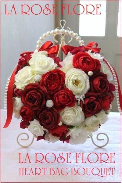 画像3: 赤バラと白バラのハート形ハンドバックブーケ