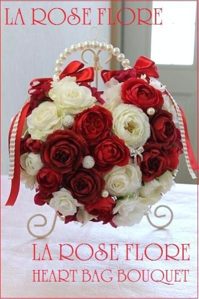 画像2: 赤バラと白バラのハート形ハンドバックブーケ