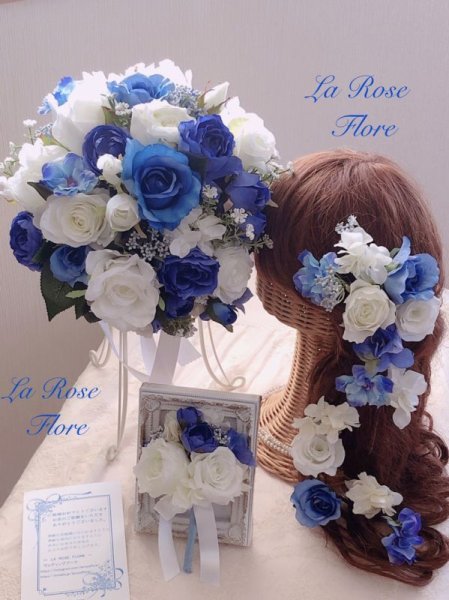 画像1: 白バラと青バラのラウンドブーケ＆ヘアピンのセット (1)